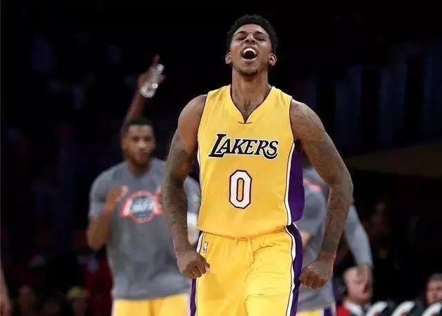 篮球湖人核心球员连续得分上双（湖人核心连续多场得分上双）