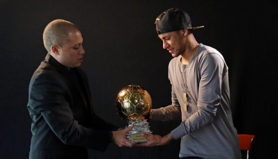 塞斯特罗：踢球风格上，我在学习卡塞米罗和克罗斯（塞斯特罗：我的踢法在向卡塞米罗、克罗斯学习）