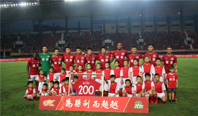 欧冠巅峰对决成主帅保卫战 皇马主场翻身可博胜（欧冠巅峰之战成帅位保卫战 皇马主场有望反弹取胜）