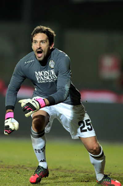 米体：弗拉霍维奇将在伦敦接受手术，目标是明年三月复出（米体：弗拉霍维奇将赴伦敦手术，计划明年三月回归）