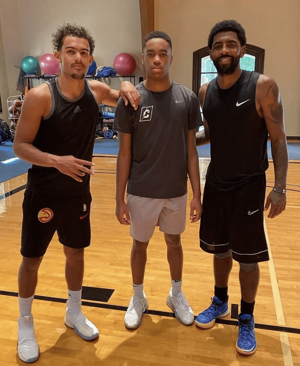 篮球勇士替补球员贡献关键分数（勇士替补挺身而出砍下关键得分）