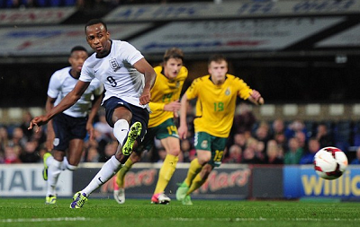 曼晚：曼联正在关注德国16岁中场艾希霍恩，转会费为2000万欧（曼晚报道：曼联有意德国16岁中场艾希霍恩，估值约2000万欧元）