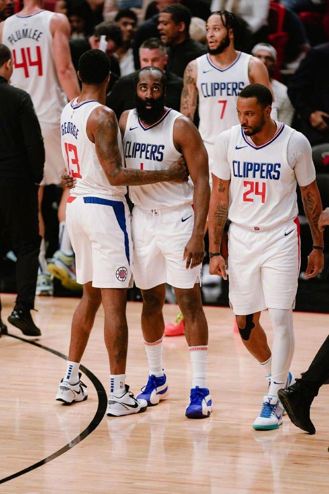 保罗和快船分道扬镳后，湖人接盘？（保罗与快船分手后，湖人成为下家？）